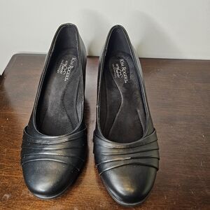 Kum Rogers‎ Ultra comfort technology black  heels size 7